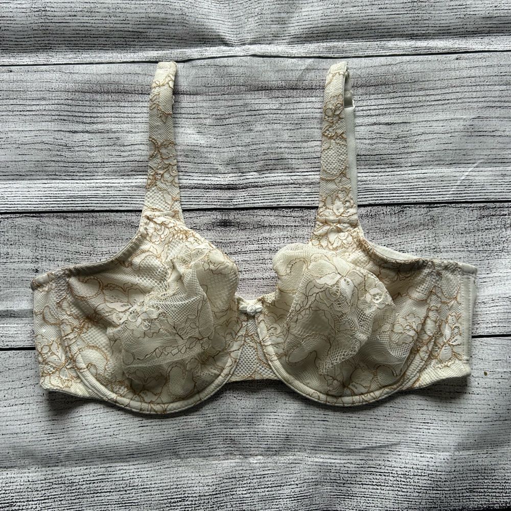 Cacique semi sheer lace bra size 40D
